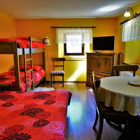 Apartmaji Pr-Gujlu Sela Nad Podmelcem 5220 Tolmin Podmelec Екстериор снимка