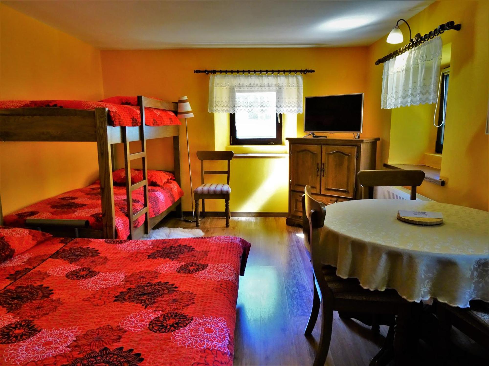 Apartmaji Pr-Gujlu Sela Nad Podmelcem 5220 Tolmin Podmelec Екстериор снимка