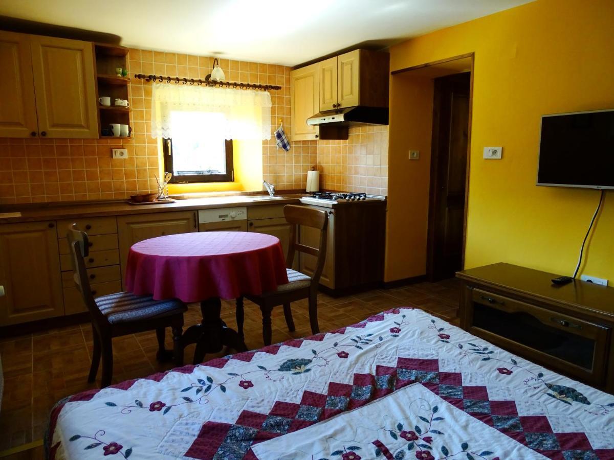 Apartmaji Pr-Gujlu Sela Nad Podmelcem 5220 Tolmin Podmelec Екстериор снимка